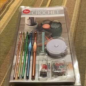 Boye Crochet Kit with Multicolor Hooks